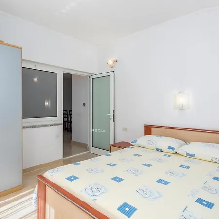 Apartmán 1 Bedroom Beautiful In Jurandvor