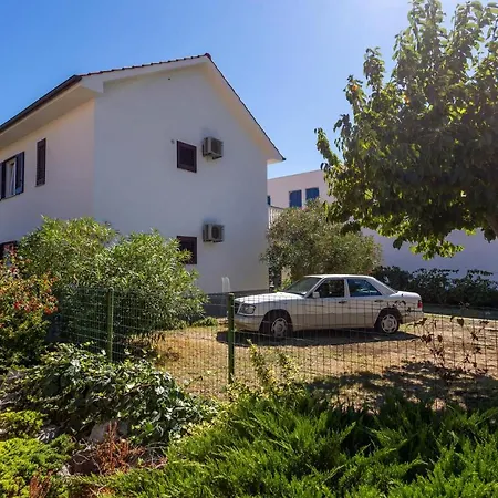 1 Bedroom Beautiful In *