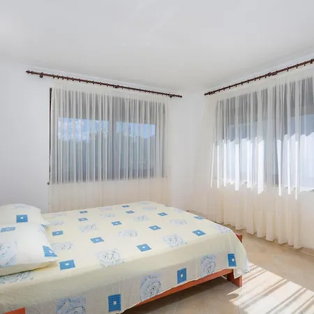 Apartmán 1 Bedroom Beautiful In *