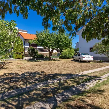 1 Bedroom Beautiful In